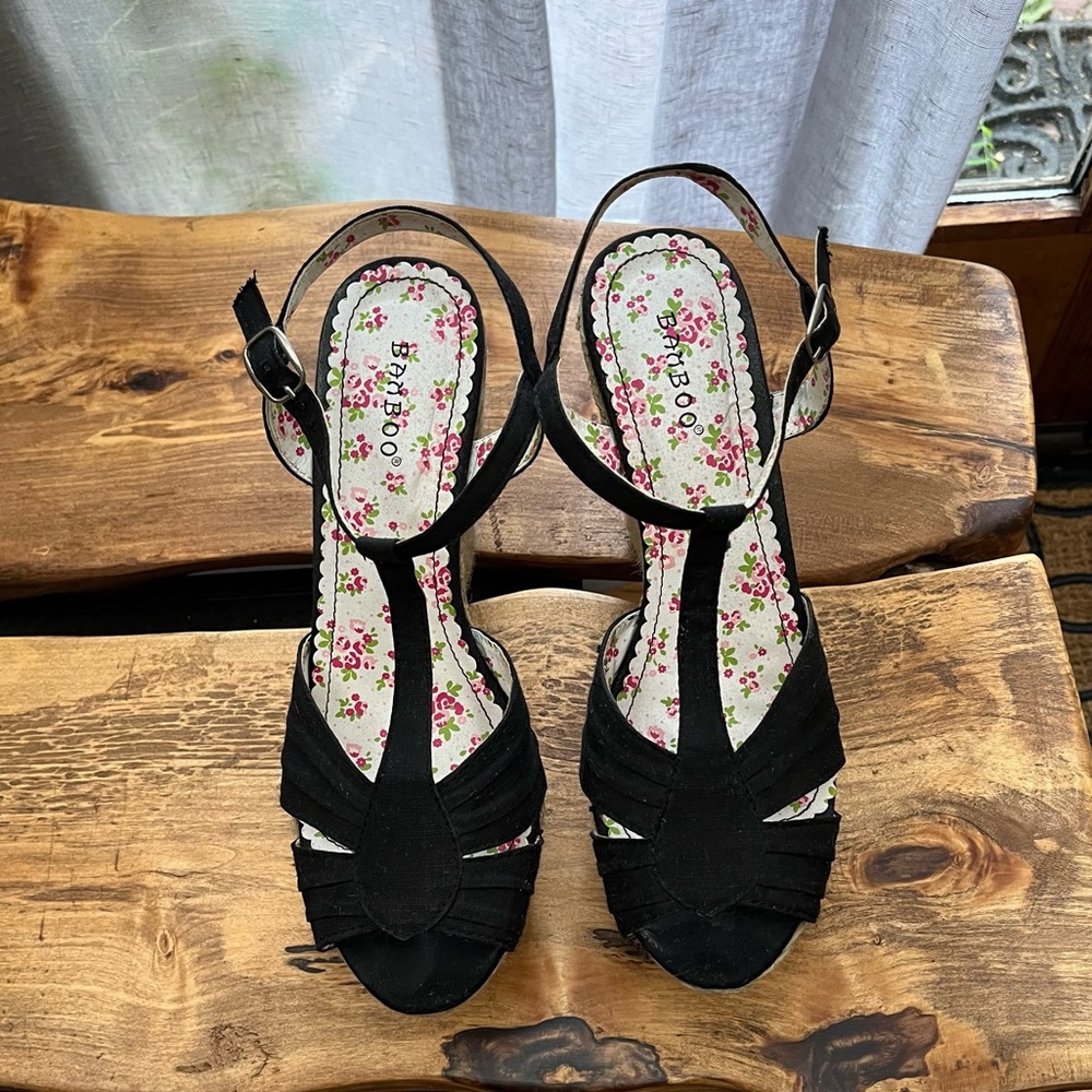 Women’s black wedge